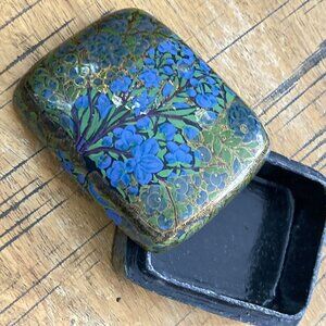 Kashmir India Lacquer Trinket Box Beautiful Blue Flower Glossy Black
